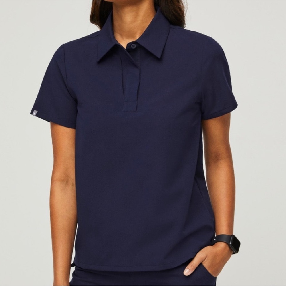 Figs Nala Short Sleeve Scrub Top in Navy XXS